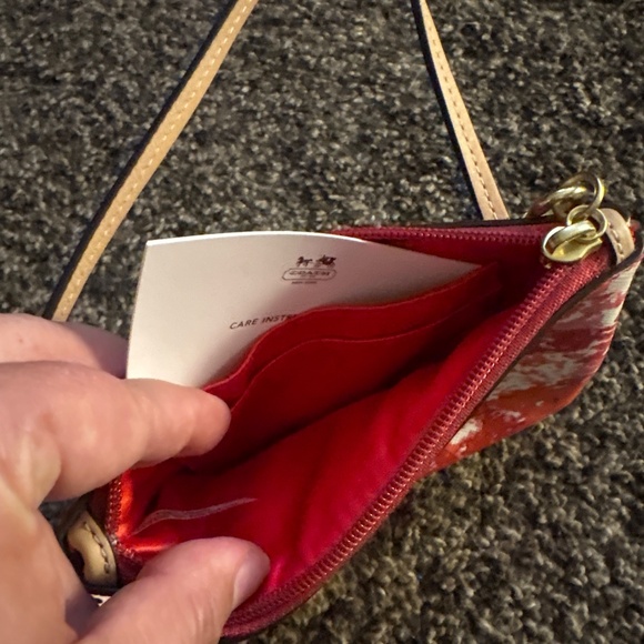 New with tags coach floral wristlet - Picture 3 of 3